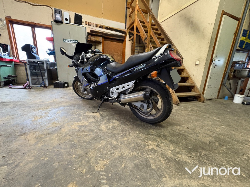 Motorcykel - Suzuki, GSX 750 F - Motorno kolo: slika 3 Motorcykel - Suzuki, GSX 750 F - Motorno kolo: slika 3