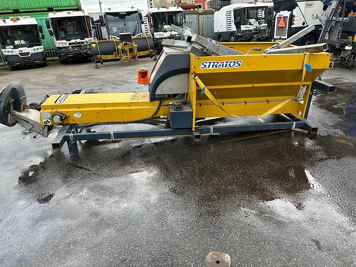 Nido Stratos B06-27 PAX - Posipalnik peska/ Soli: slika 1 Nido Stratos B06-27 PAX - Posipalnik peska/ Soli: slika 1