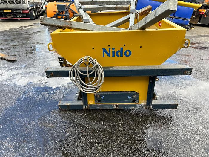 Nido Stratos B06-27 PAX - Posipalnik peska/ Soli: slika 3 Nido Stratos B06-27 PAX - Posipalnik peska/ Soli: slika 3