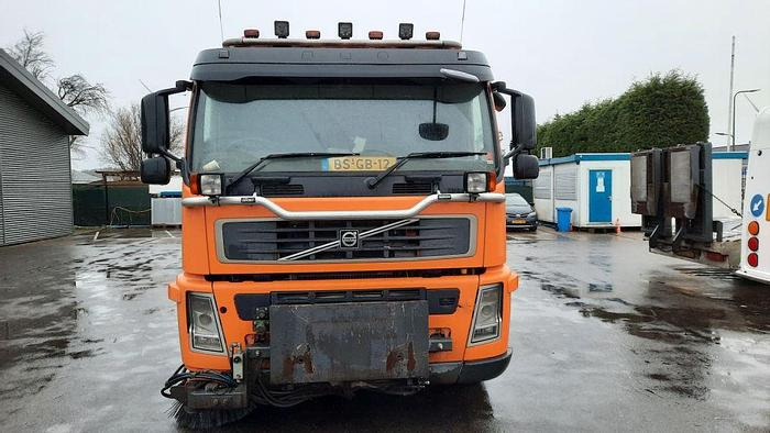 VOLVO M9 4x2R + Johnston Beam VX800 Road Cleaner - Vozilo za pometanje: slika 5 VOLVO M9 4x2R + Johnston Beam VX800 Road Cleaner - Vozilo za pometanje: slika 5