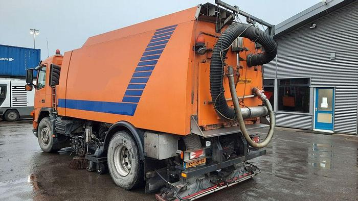 VOLVO M9 4x2R + Johnston Beam VX800 Road Cleaner - Vozilo za pometanje: slika 4 VOLVO M9 4x2R + Johnston Beam VX800 Road Cleaner - Vozilo za pometanje: slika 4