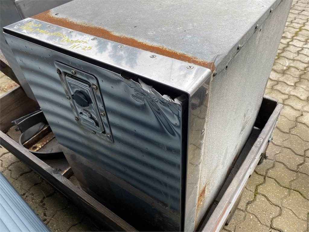 Danbox L480 x H710 x D700 mm - Karoserija in zunanjost za Tovornjak: slika 1 Danbox L480 x H710 x D700 mm - Karoserija in zunanjost za Tovornjak: slika 1