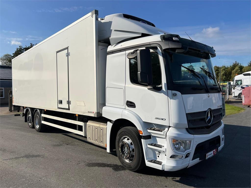 Mercedes-Benz Actros 2530 L 6x2*4 - Tovornjak hladilnik: slika 2 Mercedes-Benz Actros 2530 L 6x2*4 - Tovornjak hladilnik: slika 2