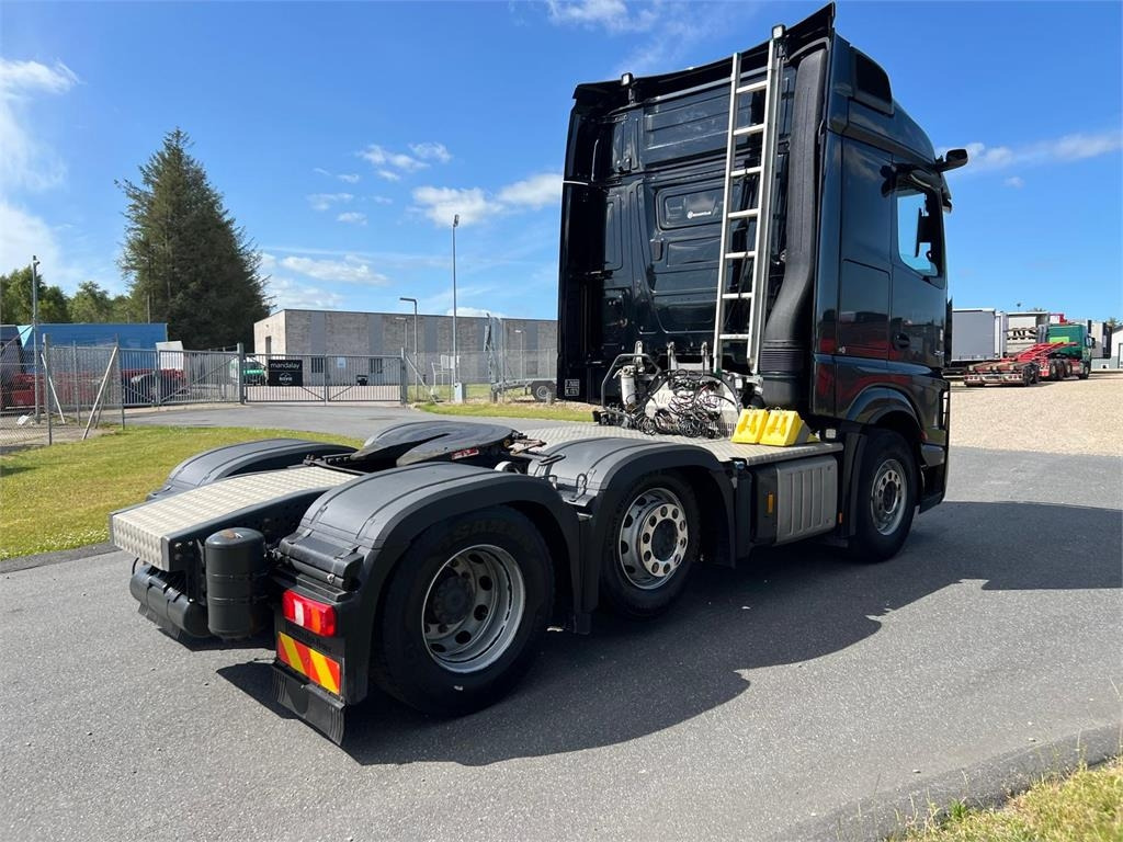 Vlačilec Mercedes-Benz Actros 2545 LS: slika 8