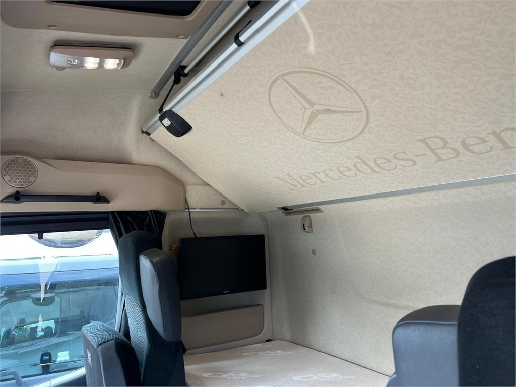 Vlačilec Mercedes-Benz Actros 2545 LS: slika 16