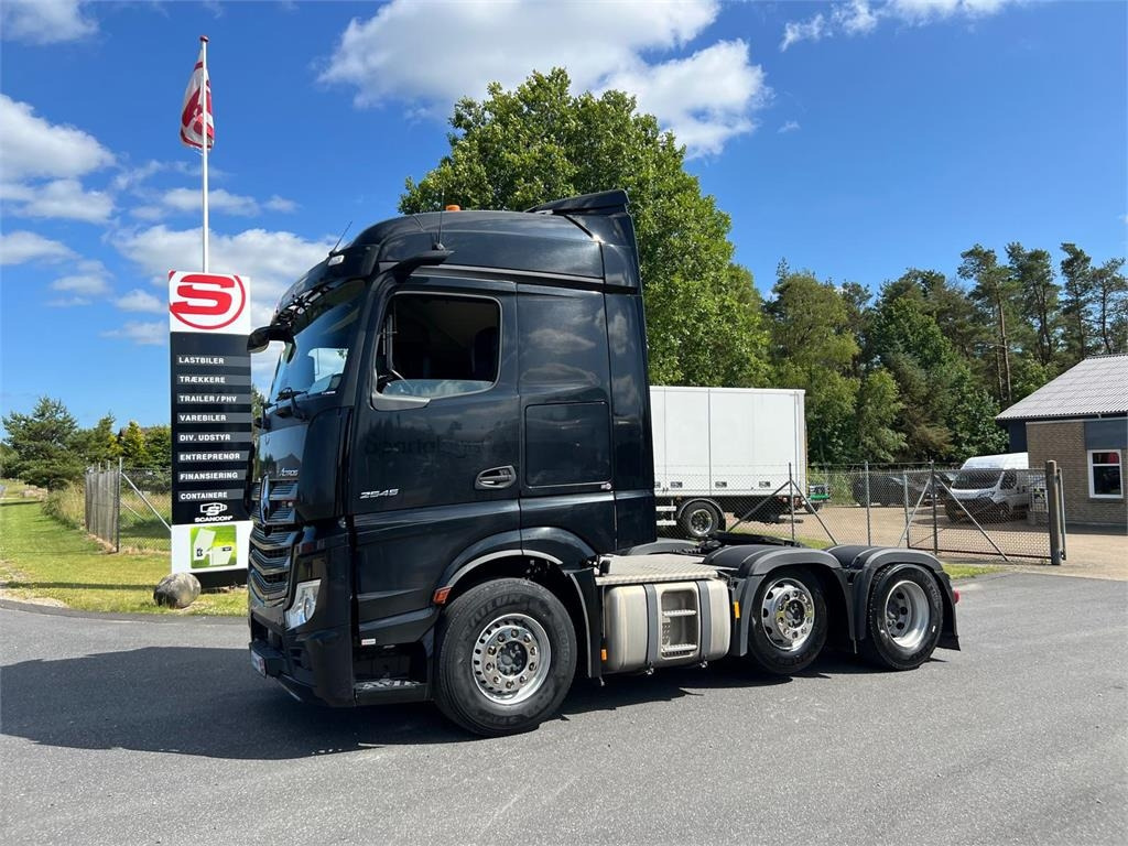 Vlačilec Mercedes-Benz Actros 2545 LS: slika 1