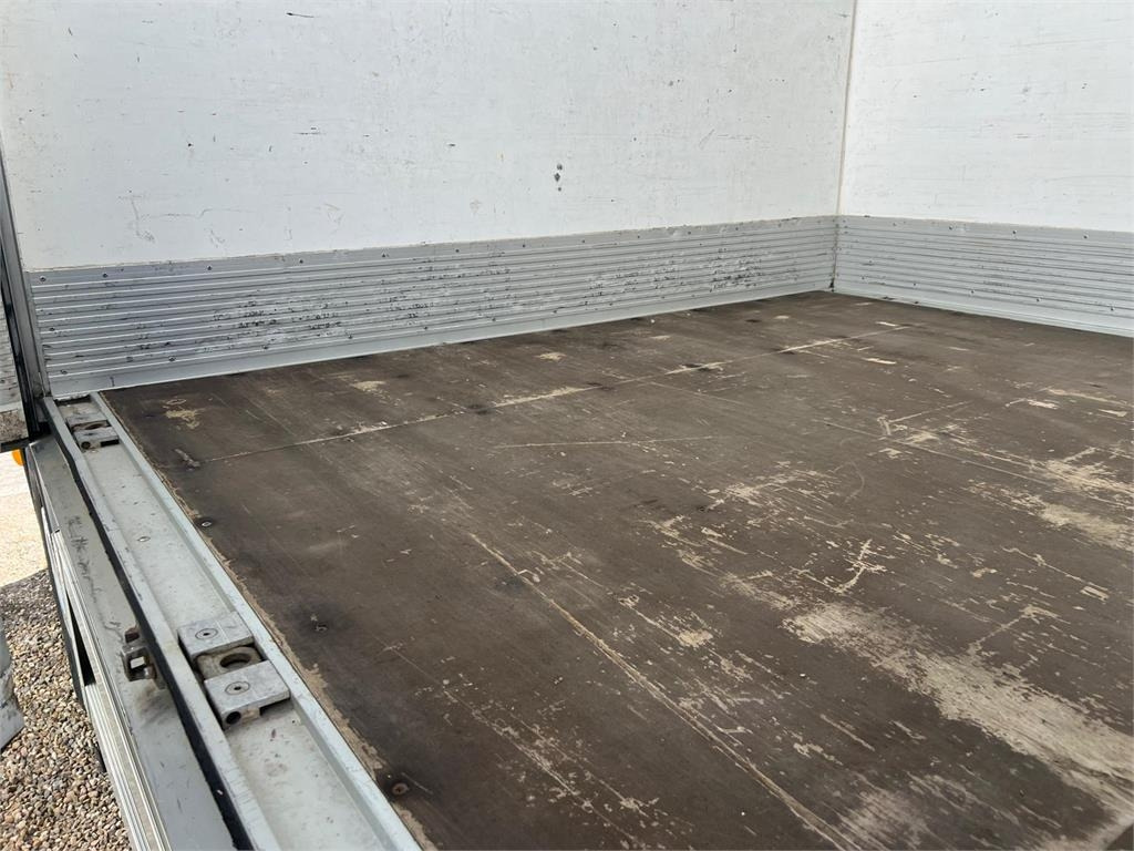 Volvo FE320 18 ton - Tovornjak hladilnik: slika 5 Volvo FE320 18 ton - Tovornjak hladilnik: slika 5