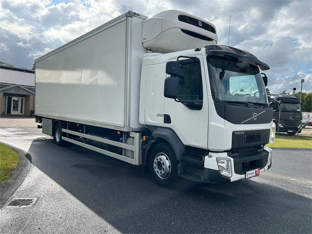 Volvo FL 250 16 ton - Tovornjak hladilnik: slika 2 Volvo FL 250 16 ton - Tovornjak hladilnik: slika 2