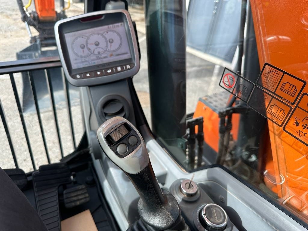 Bager goseničar Doosan DX 140 LCR-5 metsäalusta: slika 18