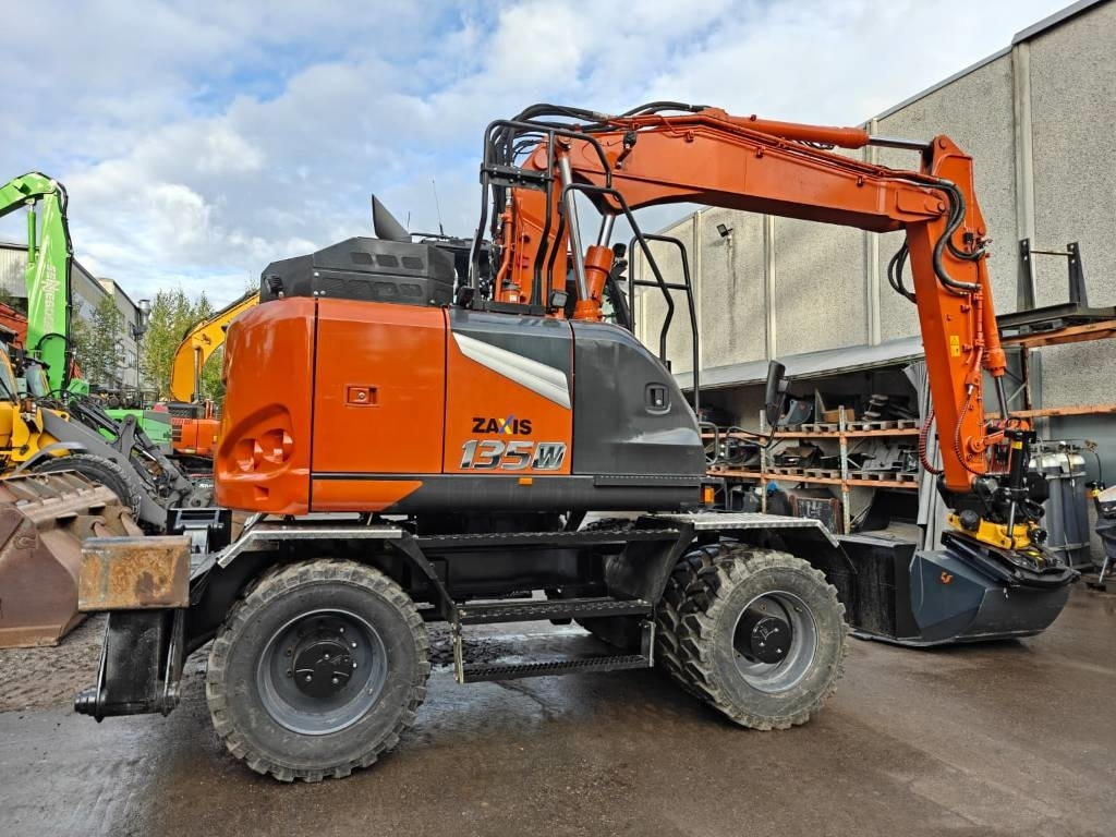 Hitachi ZX135W-7 VARUSTELTU  - Bager na kolesih: slika 4 Hitachi ZX135W-7 VARUSTELTU  - Bager na kolesih: slika 4