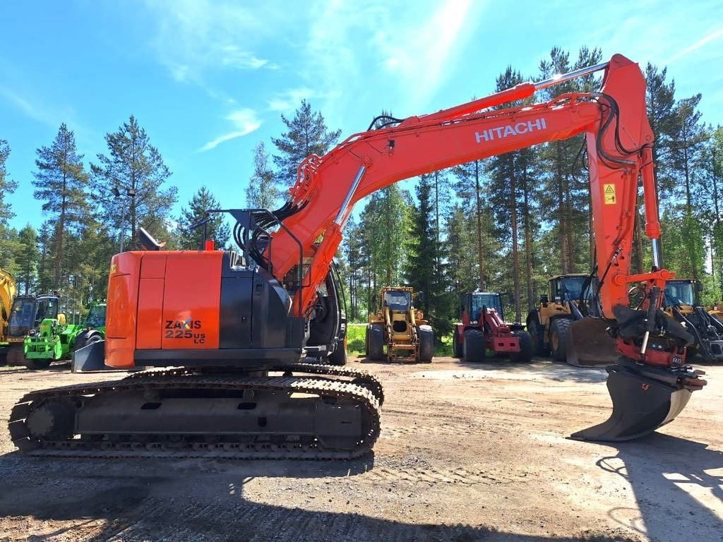 Hitachi ZX225USLC-5 PYÖRITTÄJÄ+PIHDIT YM. - Bager goseničar: slika 5 Hitachi ZX225USLC-5 PYÖRITTÄJÄ+PIHDIT YM. - Bager goseničar: slika 5