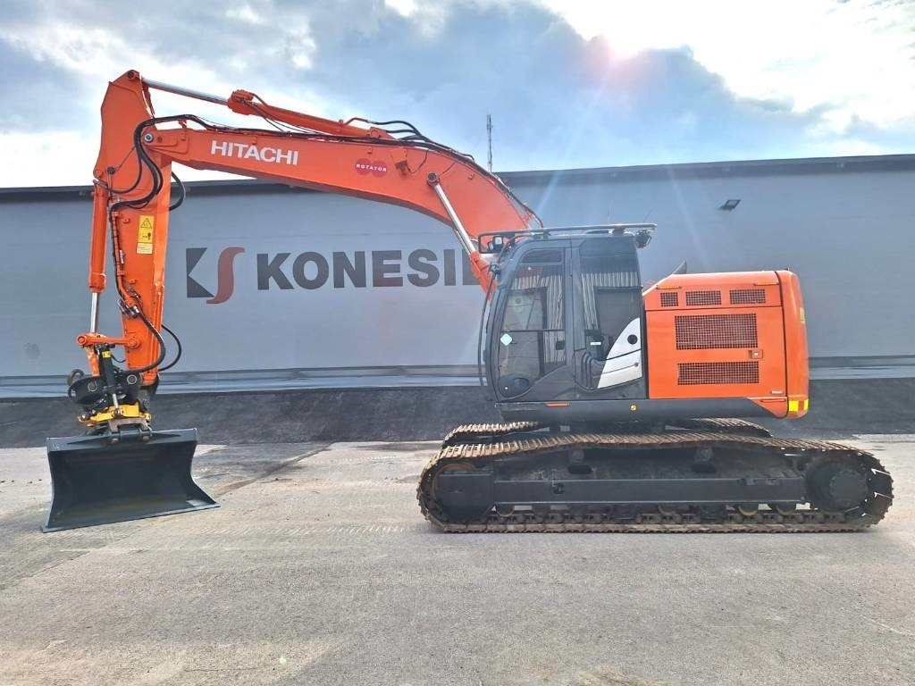 Hitachi ZX225USLC-5 PYÖRITTÄJÄLLÄ - Bager goseničar: slika 1 Hitachi ZX225USLC-5 PYÖRITTÄJÄLLÄ - Bager goseničar: slika 1