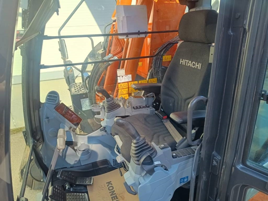 Bager goseničar Hitachi ZX225USLC-7 -STAGE V-: slika 15