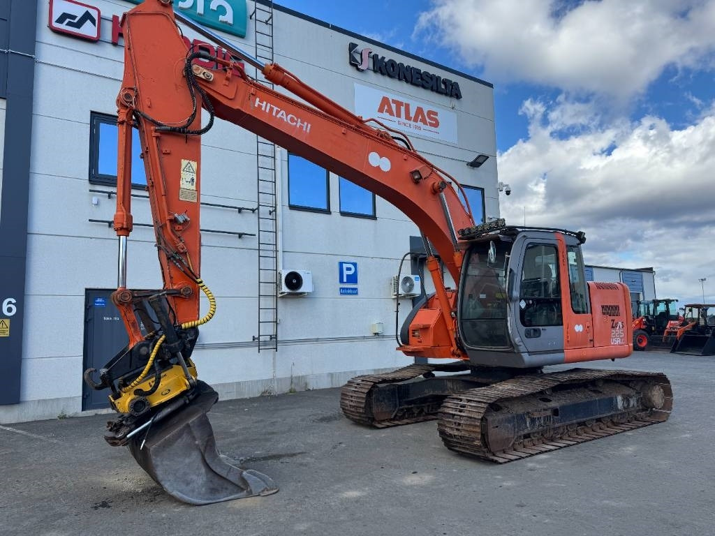 Hitachi ZX225USR PYÖRITTÄJÄLLÄ - Bager goseničar: slika 2 Hitachi ZX225USR PYÖRITTÄJÄLLÄ - Bager goseničar: slika 2