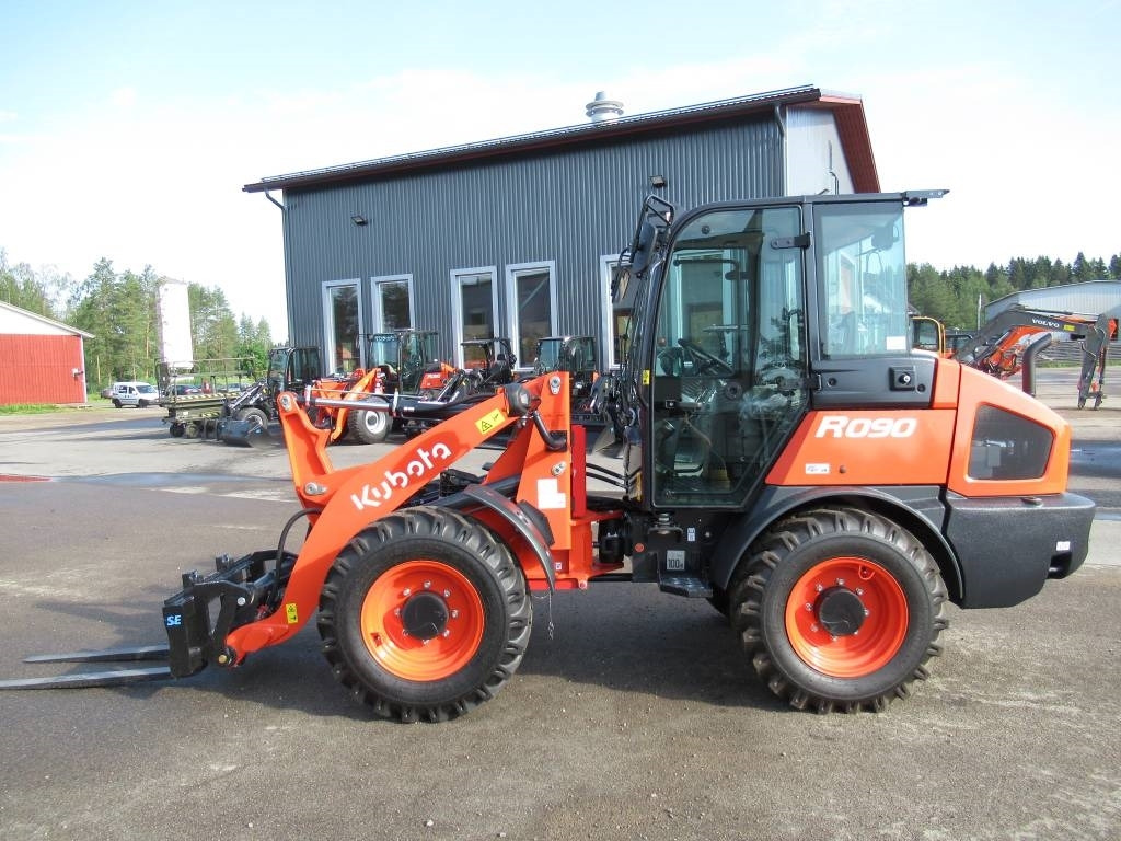 Kubota R090W UUTUUSMALLI - Kolesni nakladalec: slika 1 Kubota R090W UUTUUSMALLI - Kolesni nakladalec: slika 1