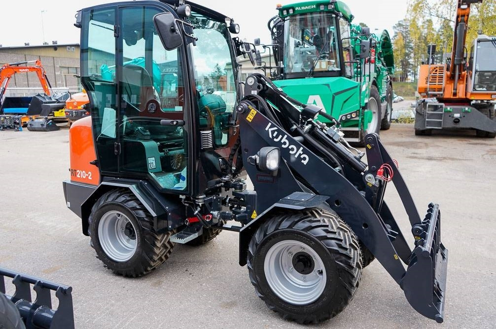 Kubota RT210-2 UUSI - Zgibni nakladalnik: slika 4 Kubota RT210-2 UUSI - Zgibni nakladalnik: slika 4