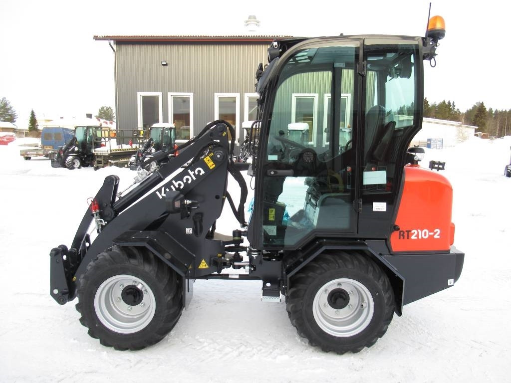 Kubota RT210-2 UUSI, TAKUU - Zgibni nakladalnik: slika 1 Kubota RT210-2 UUSI, TAKUU - Zgibni nakladalnik: slika 1
