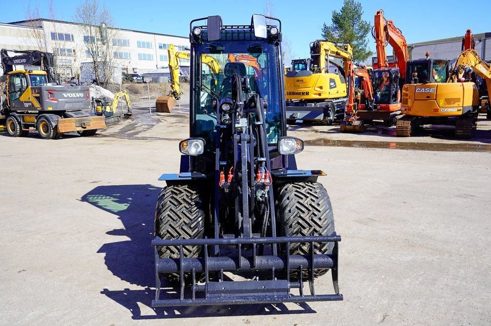 Kubota RT250-2 UUSI KONE! - Zgibni nakladalnik: slika 4 Kubota RT250-2 UUSI KONE! - Zgibni nakladalnik: slika 4