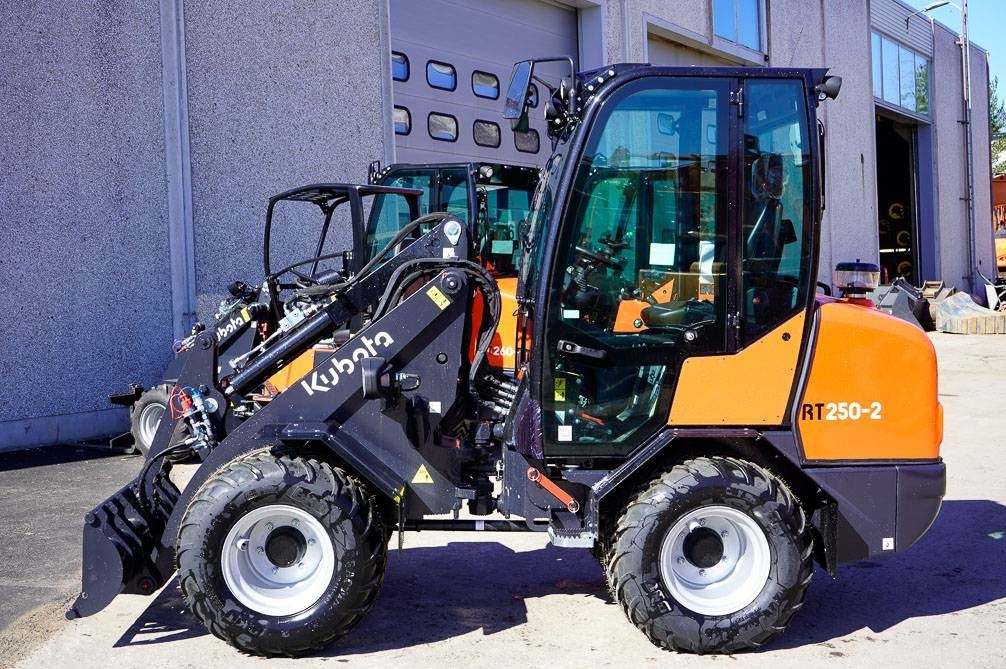 Kubota RT250-2 UUSI KONE! - Zgibni nakladalnik: slika 1 Kubota RT250-2 UUSI KONE! - Zgibni nakladalnik: slika 1