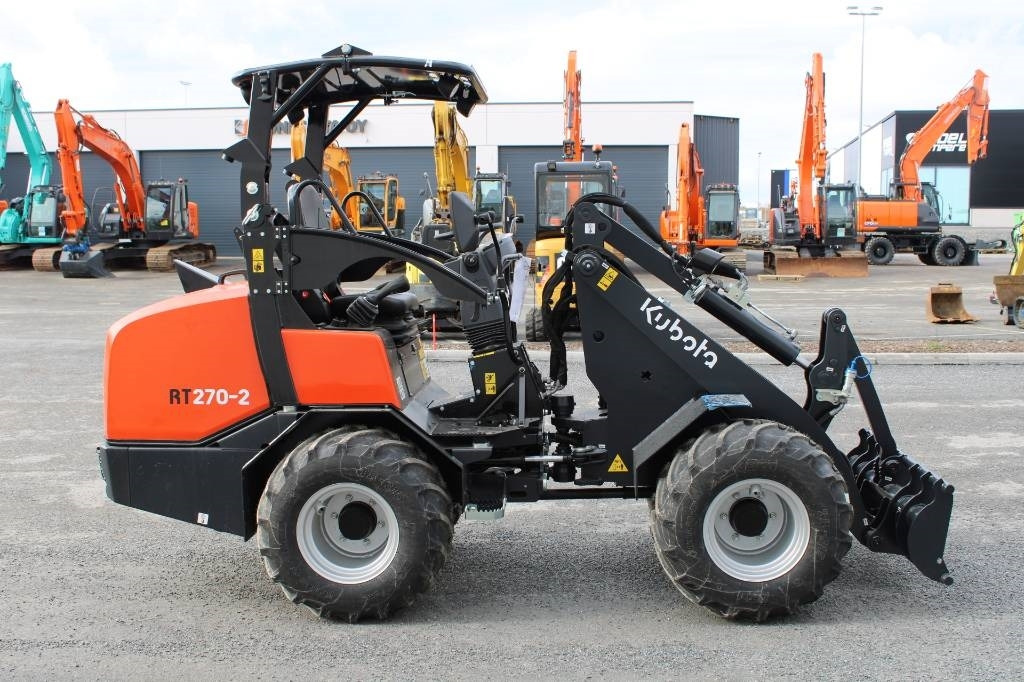 Kubota RT270-2 KATOKSELLA! UUSI - Zgibni nakladalnik: slika 3 Kubota RT270-2 KATOKSELLA! UUSI - Zgibni nakladalnik: slika 3