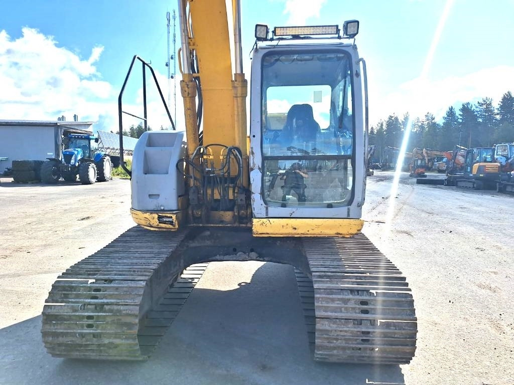 New Holland E135SRLC PYÖRITTÄJÄLLÄ - Bager goseničar: slika 4 New Holland E135SRLC PYÖRITTÄJÄLLÄ - Bager goseničar: slika 4
