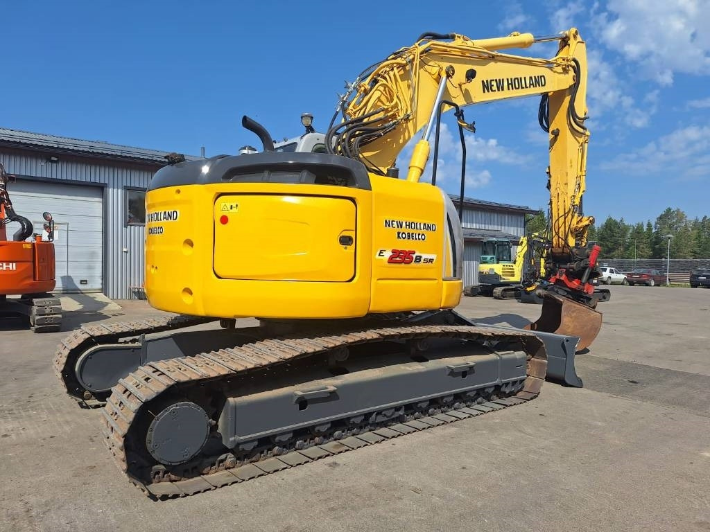New Holland E235BSRLC PYÖRITTÄJÄLLÄ - Bager goseničar: slika 4 New Holland E235BSRLC PYÖRITTÄJÄLLÄ - Bager goseničar: slika 4