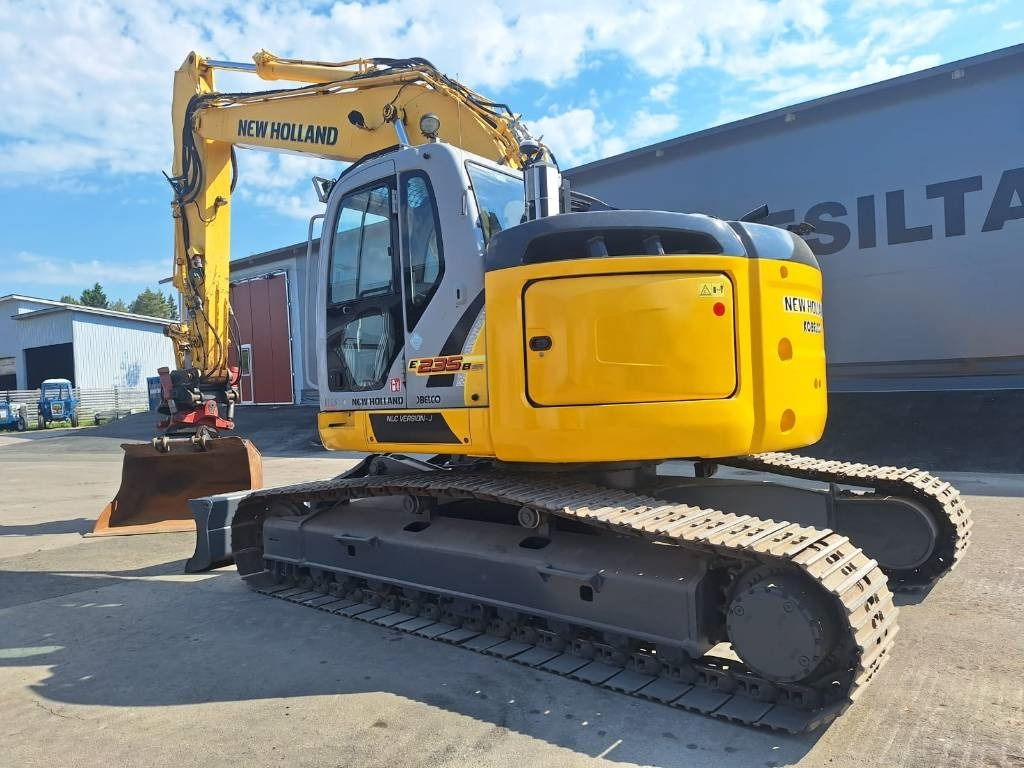 New Holland E235BSRLC PYÖRITTÄJÄLLÄ - Bager goseničar: slika 2 New Holland E235BSRLC PYÖRITTÄJÄLLÄ - Bager goseničar: slika 2