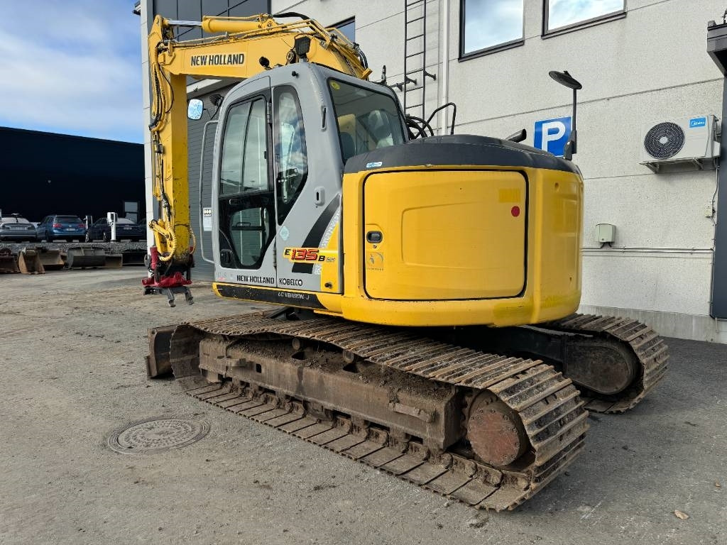 New Holland MYYTY! SOLD! E135BSR-2 PYÖRITTÄJÄLLÄ - Bager goseničar: slika 2 New Holland MYYTY! SOLD! E135BSR-2 PYÖRITTÄJÄLLÄ - Bager goseničar: slika 2