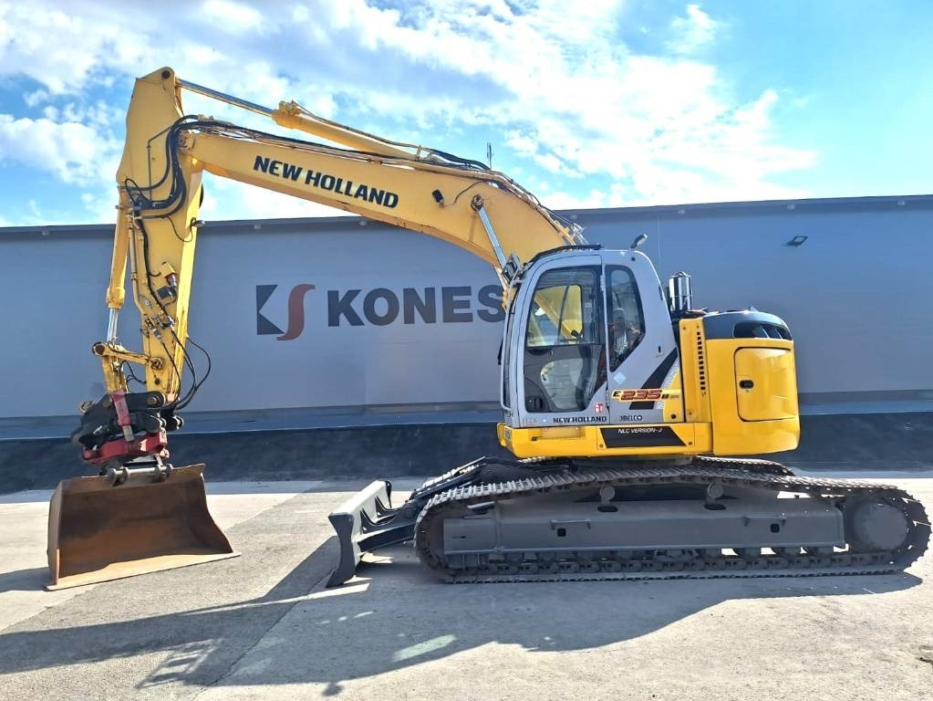New Holland MYYTY! SOLD! E235BSRLC PYÖRITTÄJÄLLÄ - Bager goseničar: slika 1 New Holland MYYTY! SOLD! E235BSRLC PYÖRITTÄJÄLLÄ - Bager goseničar: slika 1