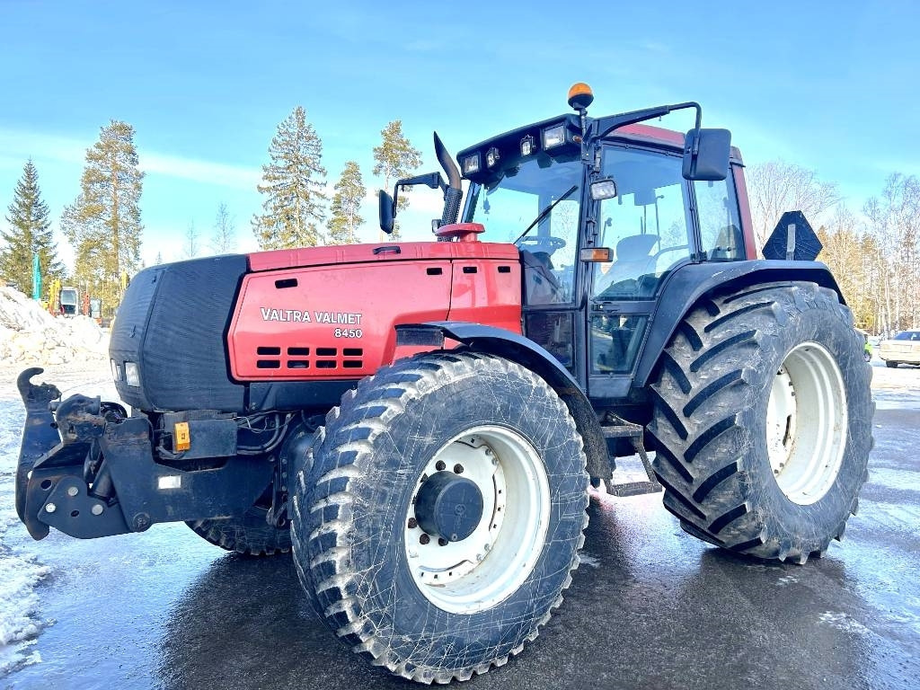 Valtra MYYTY! SOLD! 8450 ETUNOSTOLAITTEELLA - Traktor: slika 1 Valtra MYYTY! SOLD! 8450 ETUNOSTOLAITTEELLA - Traktor: slika 1