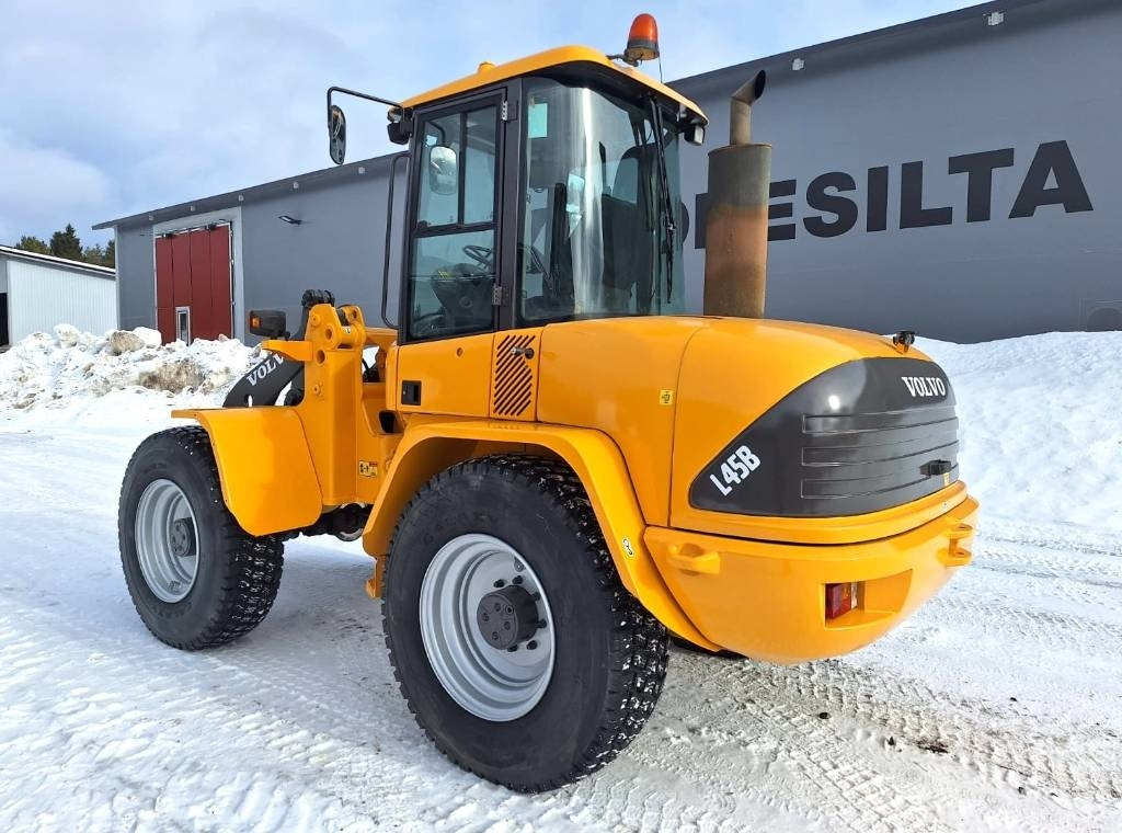 Volvo MYYTY!!SOLD!! L45B UUDET RENKAAT - Kolesni nakladalec: slika 2 Volvo MYYTY!!SOLD!! L45B UUDET RENKAAT - Kolesni nakladalec: slika 2