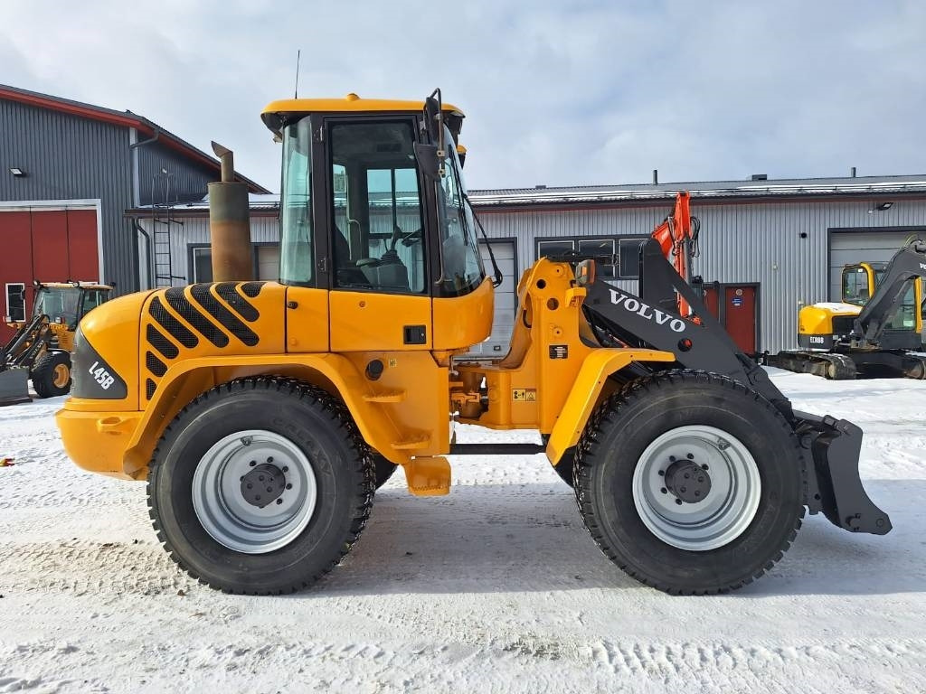 Volvo MYYTY!!SOLD!! L45B UUDET RENKAAT - Kolesni nakladalec: slika 5 Volvo MYYTY!!SOLD!! L45B UUDET RENKAAT - Kolesni nakladalec: slika 5