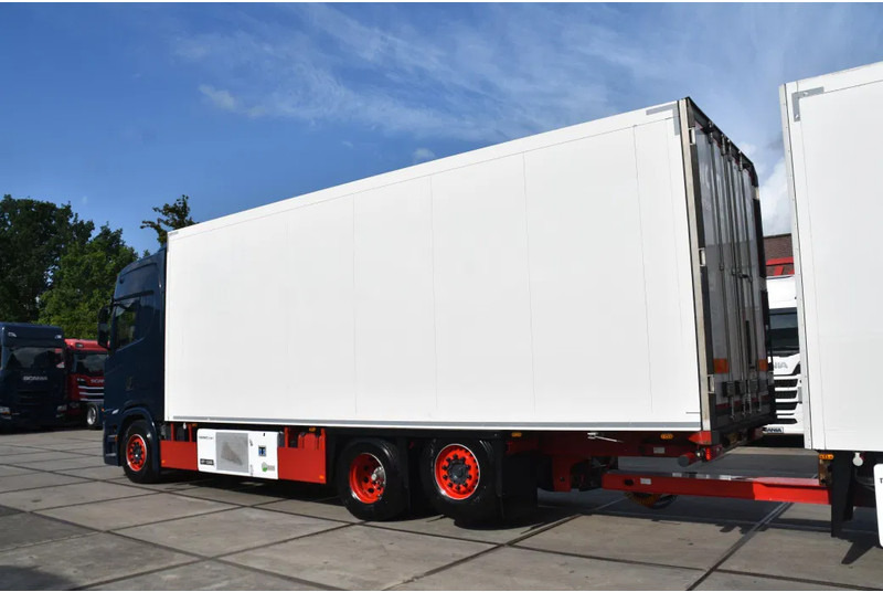 Scania S520 V8 NGS 6x2*4NB - THERMO KING - RETARDER - FULL AIR - WHEELBASE: 515 CM - LED LIGHTS - TOP CONDITION - - Tovornjak hladilnik: slika 3 Scania S520 V8 NGS 6x2*4NB - THERMO KING - RETARDER - FULL AIR - WHEELBASE: 515 CM - LED LIGHTS - TOP CONDITION - - Tovornjak hladilnik: slika 3