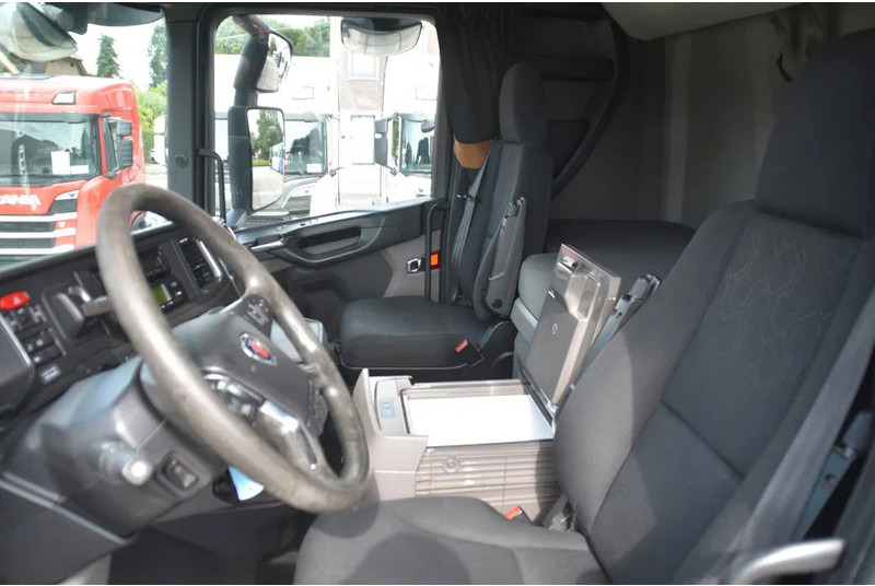 Scania S520 V8 NGS 6x2*4NB - THERMO KING - RETARDER - FULL AIR - WHEELBASE: 515 CM - LED LIGHTS - TOP CONDITION - - Tovornjak hladilnik: slika 4 Scania S520 V8 NGS 6x2*4NB - THERMO KING - RETARDER - FULL AIR - WHEELBASE: 515 CM - LED LIGHTS - TOP CONDITION - - Tovornjak hladilnik: slika 4