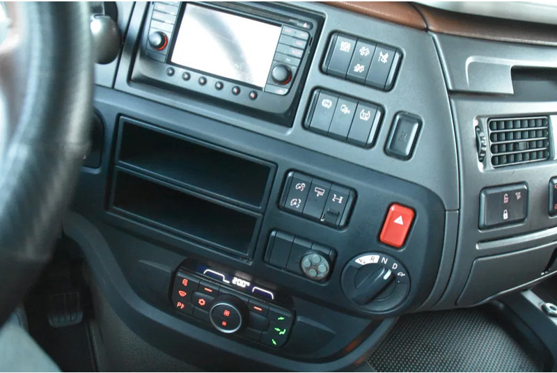 Vlačilec DAF XF 530 SSC 4x2 - RETARDER - PARK. AIRCO - 2 x FUEL TANKS - ALCOA'S - LED - TOP CONDITION -: slika 13