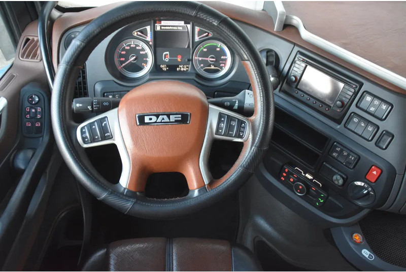 Vlačilec DAF XF 530 SSC 4x2 - RETARDER - PARK. AIRCO - 2 x FUEL TANKS - ALCOA'S - LED - TOP CONDITION -: slika 6
