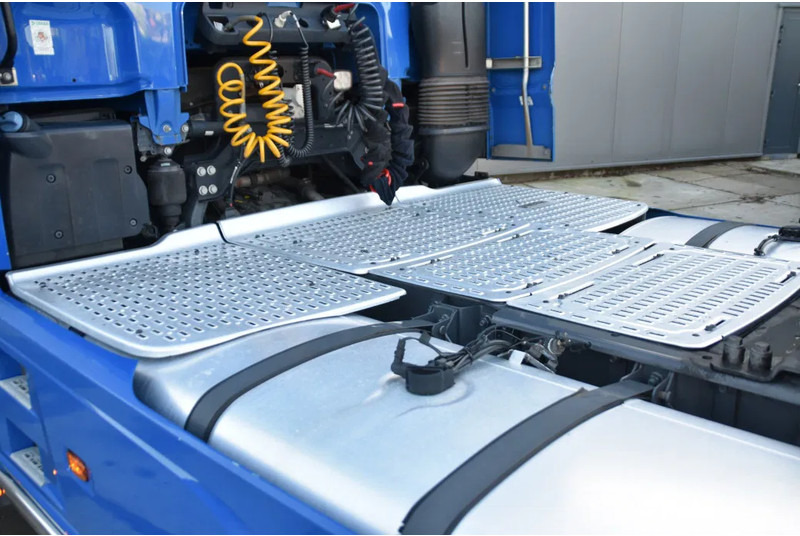 Vlačilec DAF XF 530 SSC 4x2 - RETARDER - PARK. AIRCO - 2 x FUEL TANKS - ALCOA'S - LED - TOP CONDITION -: slika 8