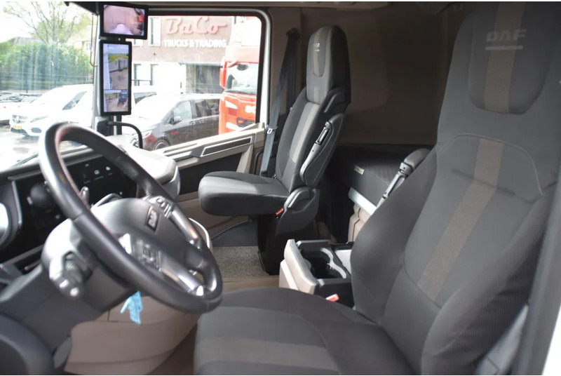 DAF XG 480 4x2 - 230 TKM - CAMERA SYSTEM - PARK. AIRCO - 2 x FUEL TANKS - APPLE CARPLAY/ANDROID - LED LIGHTS - TOP CONDITION - - Vlačilec: slika 4 DAF XG 480 4x2 - 230 TKM - CAMERA SYSTEM - PARK. AIRCO - 2 x FUEL TANKS - APPLE CARPLAY/ANDROID - LED LIGHTS - TOP CONDITION - - Vlačilec: slika 4
