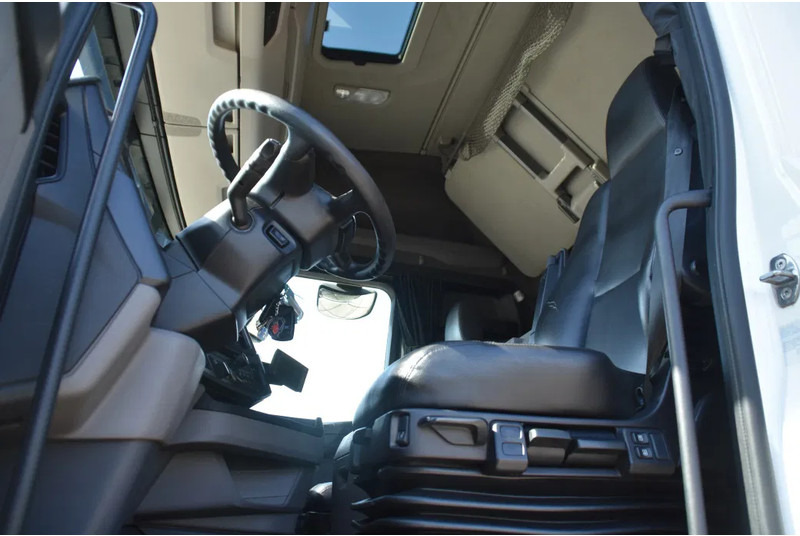 Scania S410 4x2EB MEGA 95 cm or 103 cm driving height - RETARDER - 824 TKM - FULL AIR - PARK. AIRCO - LEATHER SEATS - 2 x FUEL TANKS - - Vlačilec: slika 4 Scania S410 4x2EB MEGA 95 cm or 103 cm driving height - RETARDER - 824 TKM - FULL AIR - PARK. AIRCO - LEATHER SEATS - 2 x FUEL TANKS - - Vlačilec: slika 4