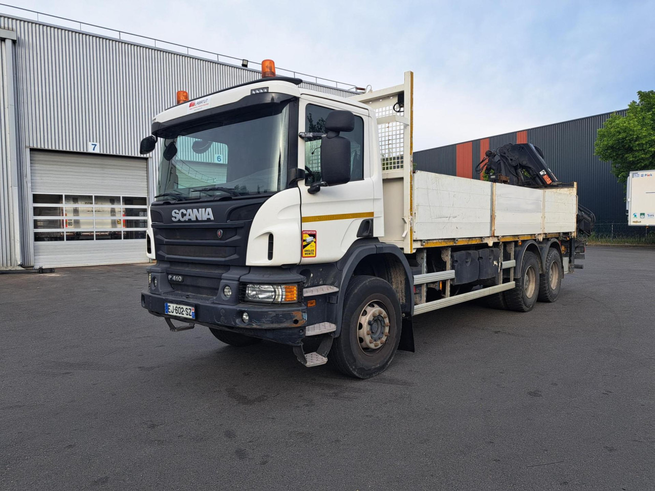 SCANIA SCANIA P 410 PLAT GRUE 18tm - Tovornjak-šasija: slika 1 SCANIA SCANIA P 410 PLAT GRUE 18tm - Tovornjak-šasija: slika 1