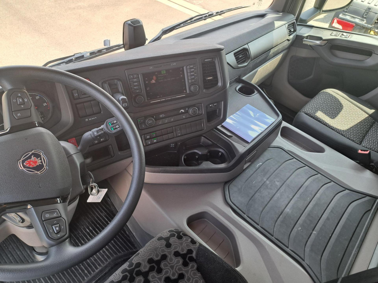 SCANIA SCANIA P280 4x2 Fourgon /Hayon 9L - Tovornjak-šasija: slika 4 SCANIA SCANIA P280 4x2 Fourgon /Hayon 9L - Tovornjak-šasija: slika 4