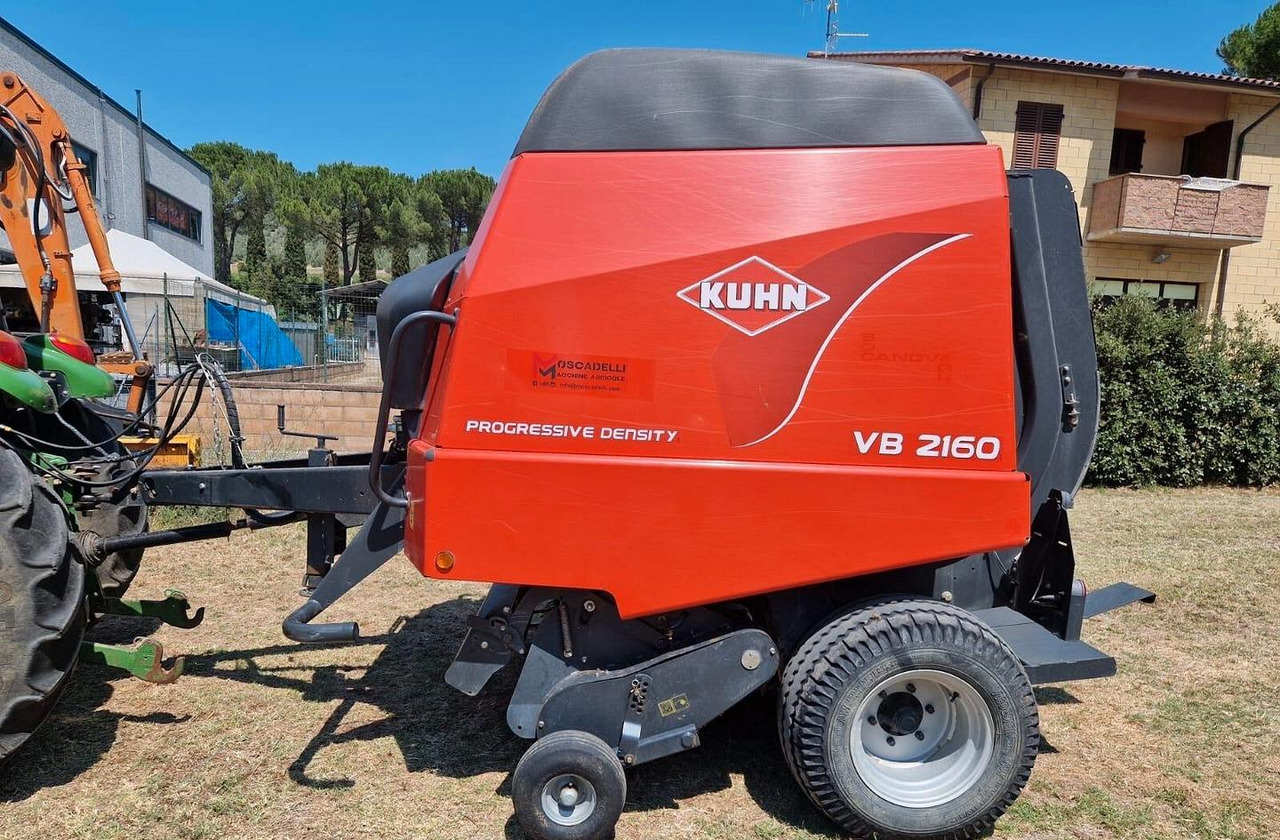 Rotopressa Kuhn - Balirka za okrogle bale: slika 1 Rotopressa Kuhn - Balirka za okrogle bale: slika 1