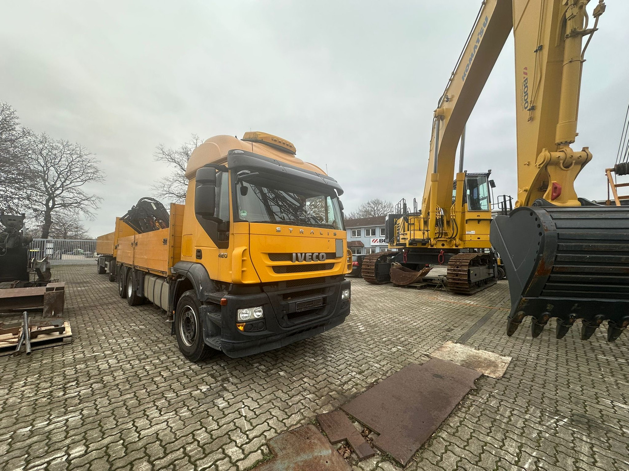 IVECO STRALIS 420 truck open box with TEREX loading crane 290.2E-A3 - Kotalni prekucni tovornjak, Tovornjak z dvigalom: slika 1 IVECO STRALIS 420 truck open box with TEREX loading crane 290.2E-A3 - Kotalni prekucni tovornjak, Tovornjak z dvigalom: slika 1