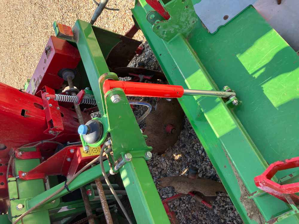 Baselier Baselier 4 Row Mounted FA-W, Potato Planter Tilla Combination - Kombajn: slika 2 Baselier Baselier 4 Row Mounted FA-W, Potato Planter Tilla Combination - Kombajn: slika 2