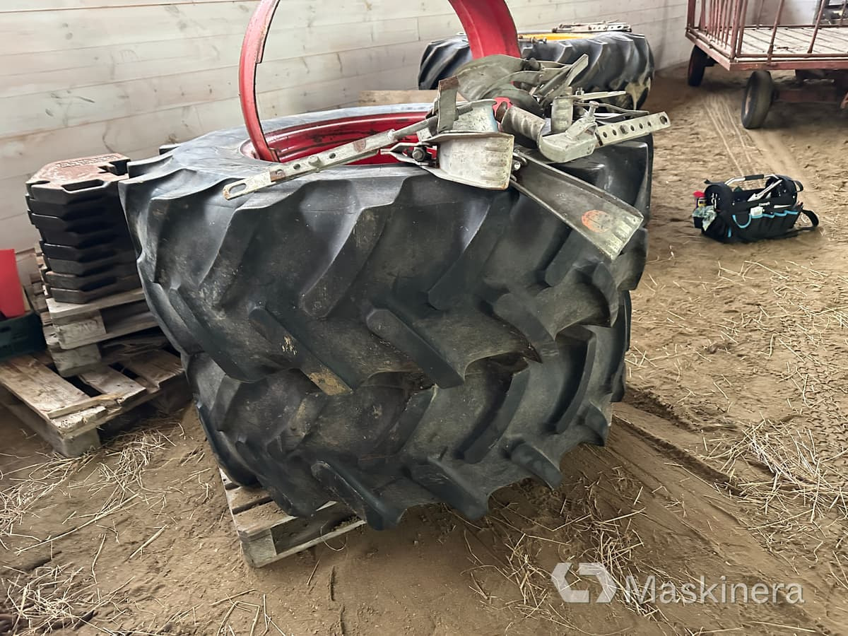 Dubbelmontage Michelin 16.9 R28 - Kompletno kolo: slika 3 Dubbelmontage Michelin 16.9 R28 - Kompletno kolo: slika 3