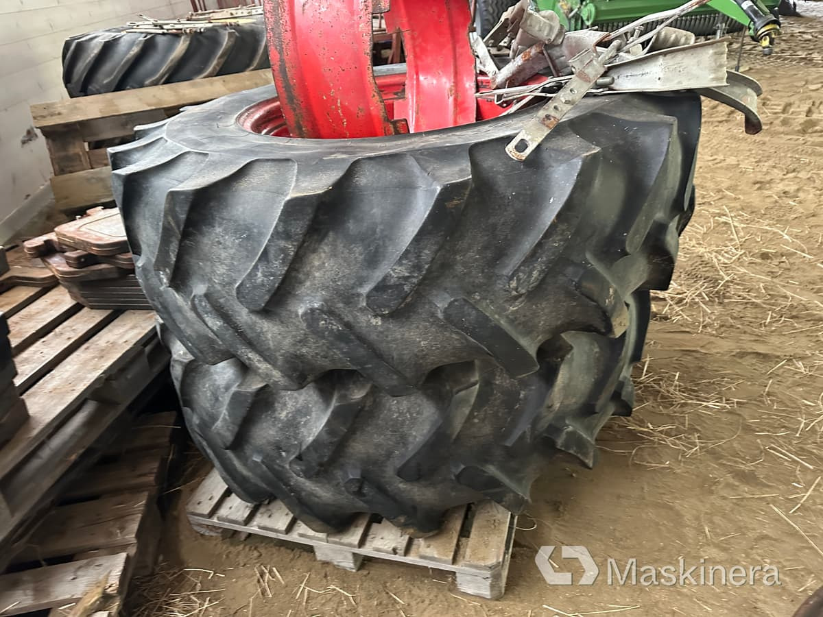 Dubbelmontage Michelin 16.9 R28 - Kompletno kolo: slika 4 Dubbelmontage Michelin 16.9 R28 - Kompletno kolo: slika 4