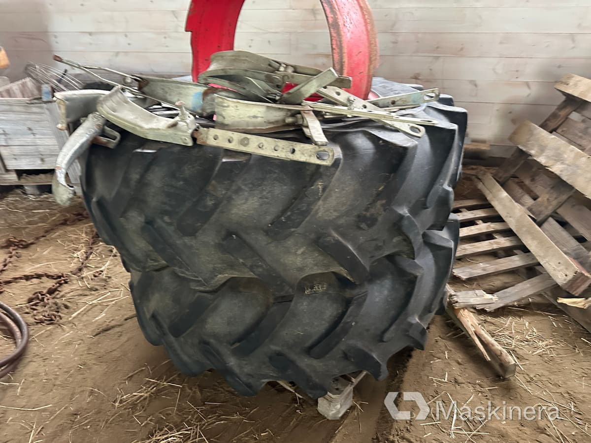 Dubbelmontage Michelin 16.9 R28 - Kompletno kolo: slika 2 Dubbelmontage Michelin 16.9 R28 - Kompletno kolo: slika 2