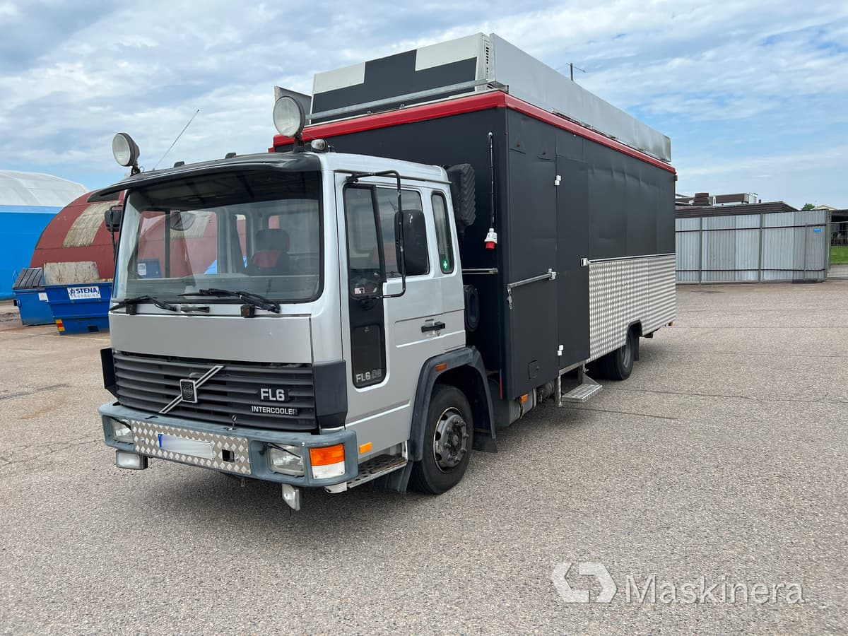 Foodtruck Volvo FL611 4X2 - Tovornjak s hrano: slika 1 Foodtruck Volvo FL611 4X2 - Tovornjak s hrano: slika 1