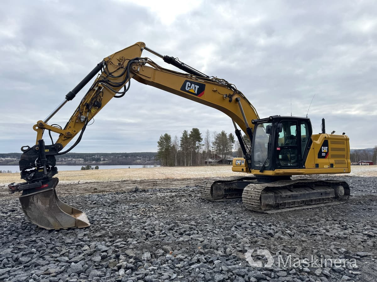 Grävmaskin Cat 323 Next Generation med tillbehör - Bager goseničar: slika 1 Grävmaskin Cat 323 Next Generation med tillbehör - Bager goseničar: slika 1