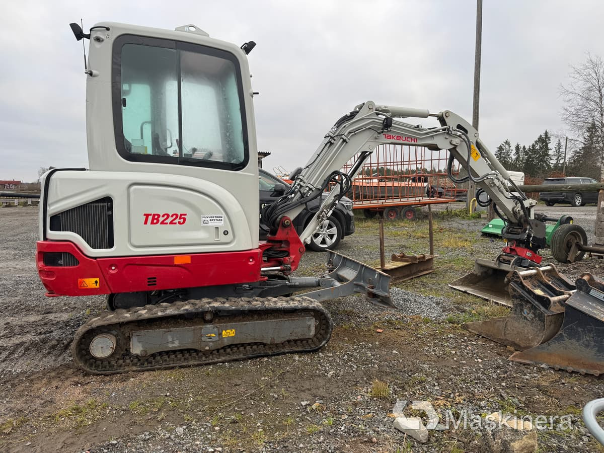 Grävmaskin Takeuchi TB225 - Bager goseničar: slika 3 Grävmaskin Takeuchi TB225 - Bager goseničar: slika 3
